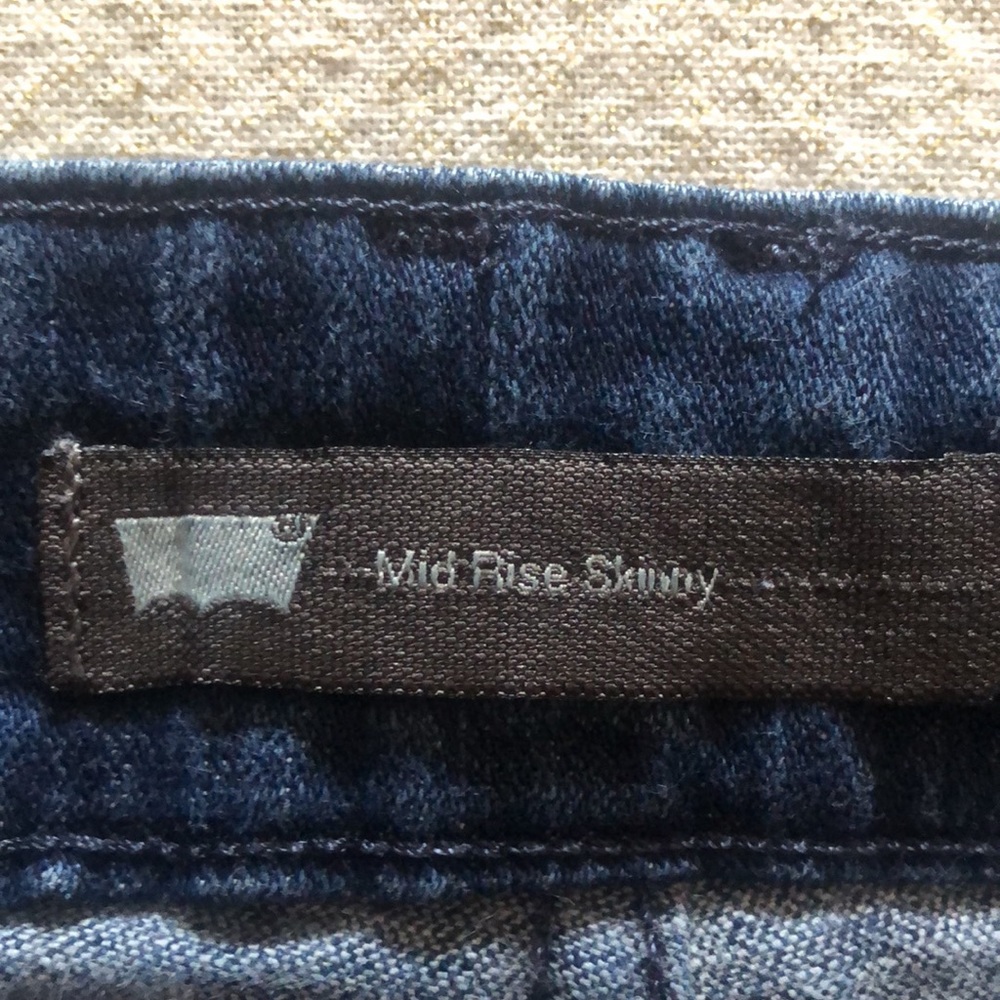 Levi’s Mid Rise Skinny Jeans - Picture 6 of 7